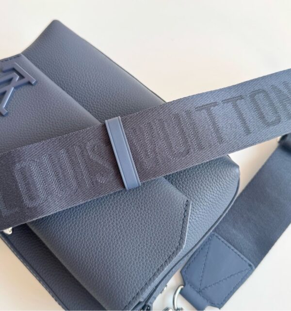 sy_no_9BC448291C93551313EEB62BE95FF518_6 Louis Vuitton Fastline Messenger Bag – Soft Calfskin Leather