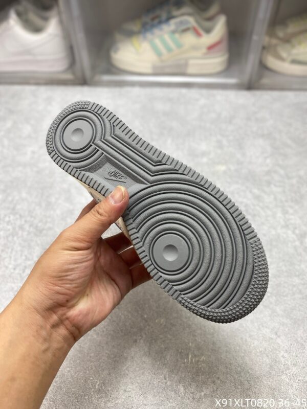 sy_no_9BDBCB128E62EE5E8D3302AC663FC01C_7 Custom Monogram-Inspired Air Low-Top Sneakers