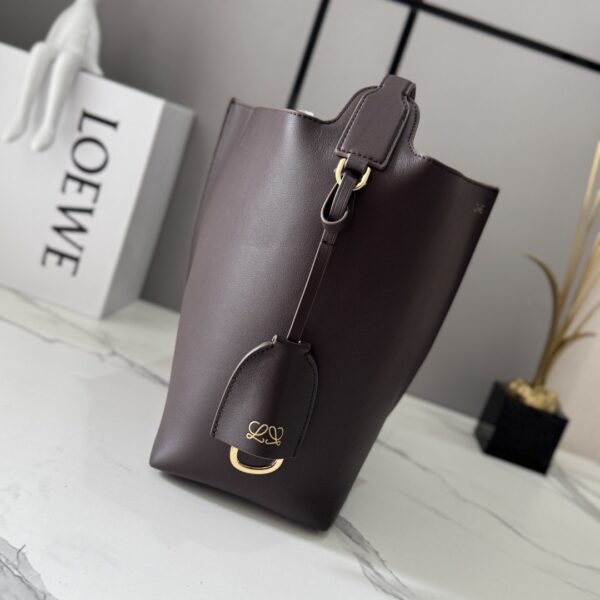 sy_no_9D1C7E24E67BE118EF8B41416EE12ED6_1 Loewe Bilbao Medium Bucket Bag – Suede & Smooth Calfskin Leather