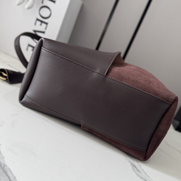 sy_no_9D1C7E24E67BE118EF8B41416EE12ED6_3 Loewe Bilbao Medium Bucket Bag – Suede & Smooth Calfskin Leather