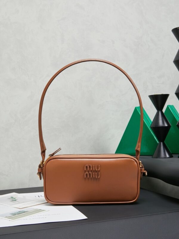 sy_no_9E514FA7F5D24955E13D852E01FFCC98_0 Brown Smooth Leather Rectangular Underarm Camera Bag