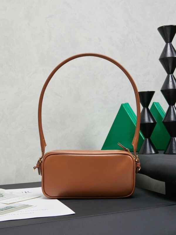 sy_no_9E514FA7F5D24955E13D852E01FFCC98_1 Brown Smooth Leather Rectangular Underarm Camera Bag
