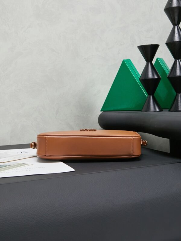 sy_no_9E514FA7F5D24955E13D852E01FFCC98_3 Brown Smooth Leather Rectangular Underarm Camera Bag