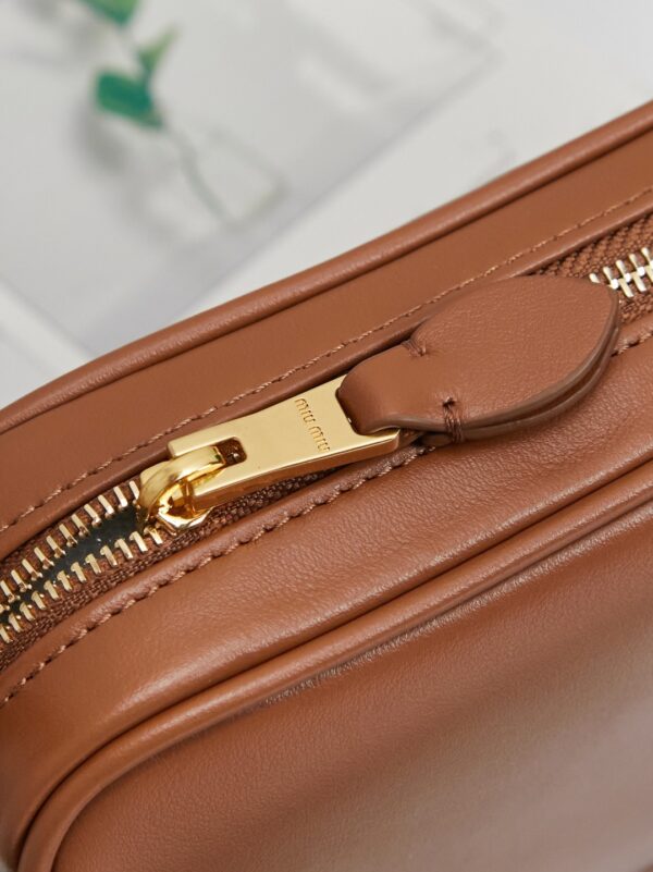 sy_no_9E514FA7F5D24955E13D852E01FFCC98_5 Brown Smooth Leather Rectangular Underarm Camera Bag
