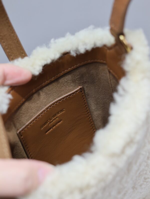 sy_no_9E8E22F692E8DDCF122381CA5BD10F18_7 Le 5A7 Lambswool Phone Bag – Camel & Cream