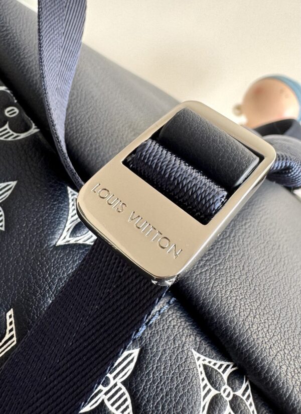 sy_no_9F1028D7987AA6CC5AB0B62467EBA375_5 Louis Vuitton Discovery PM Backpack – Monogram Shadow Leather