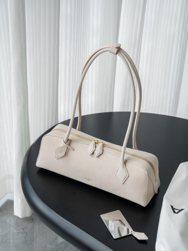 sy_no_9FB0B30D3F77111DD2953D3FD4941BE5_1 Alaïa Le Teckel Large Shoulder Bag