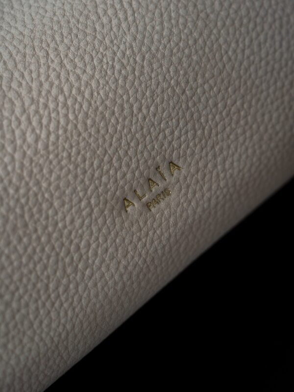sy_no_9FB0B30D3F77111DD2953D3FD4941BE5_4 Alaïa Le Teckel Large Shoulder Bag