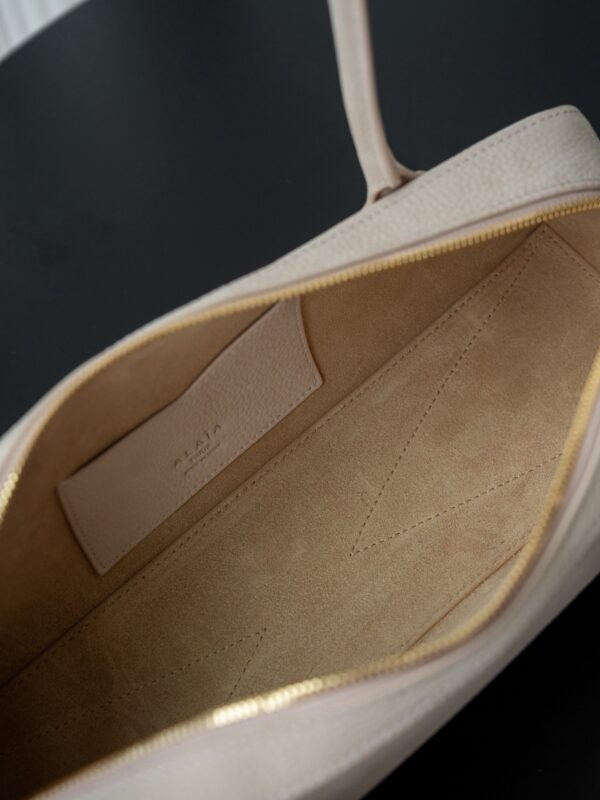 sy_no_9FB0B30D3F77111DD2953D3FD4941BE5_7 Alaïa Le Teckel Large Shoulder Bag