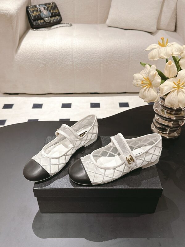 sy_no_9FFC3A43734981887766EC71EB2C925A_1 Chanel Mary Jane Ballet Flats in Ivory & Black