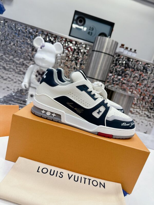 sy_no_A0E801C7E0651EE74E5DB3663D815990_0 Louis Vuitton LV Trainer White, Navy & Grey “New York” Retro Sneakers