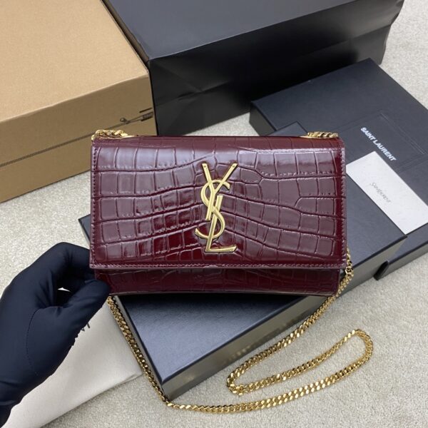 sy_no_A216C4EB2D18CB139115ACDCFAD7AEC1_0 Kate 24cm Shoulder Bag – Glossy Burgundy Crocodile-Embossed Leather & Gold