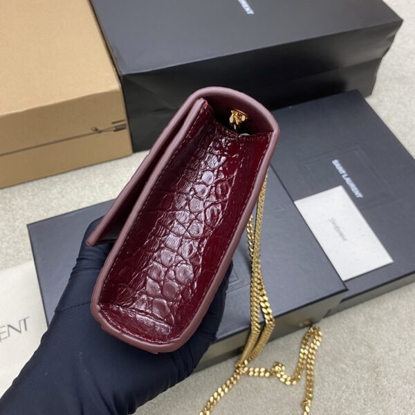 sy_no_A216C4EB2D18CB139115ACDCFAD7AEC1_2 Kate 24cm Shoulder Bag – Glossy Burgundy Crocodile-Embossed Leather & Gold