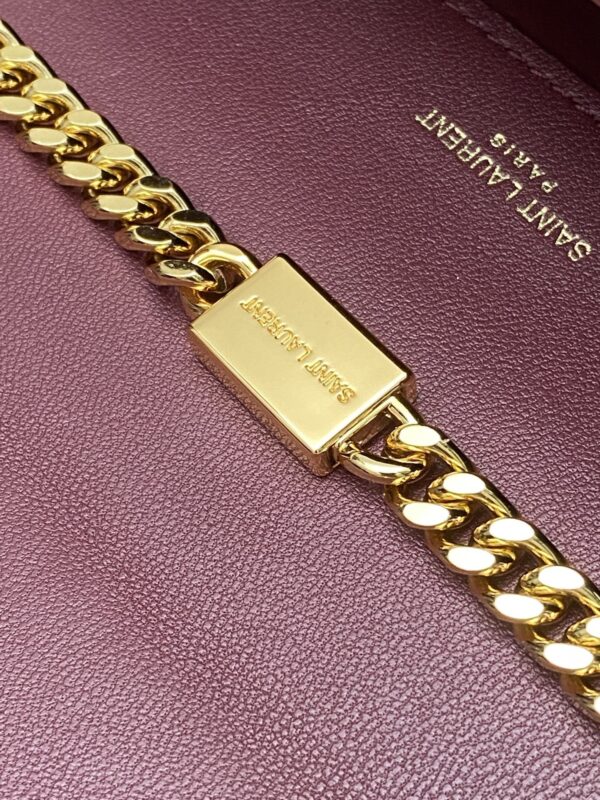 sy_no_A216C4EB2D18CB139115ACDCFAD7AEC1_6 Kate 24cm Shoulder Bag – Glossy Burgundy Crocodile-Embossed Leather & Gold