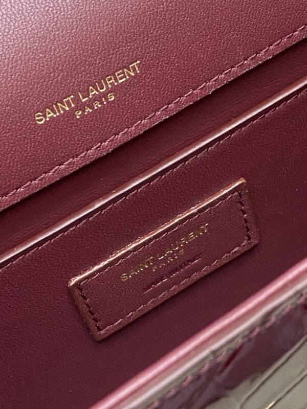 sy_no_A216C4EB2D18CB139115ACDCFAD7AEC1_8 Kate 24cm Shoulder Bag – Glossy Burgundy Crocodile-Embossed Leather & Gold