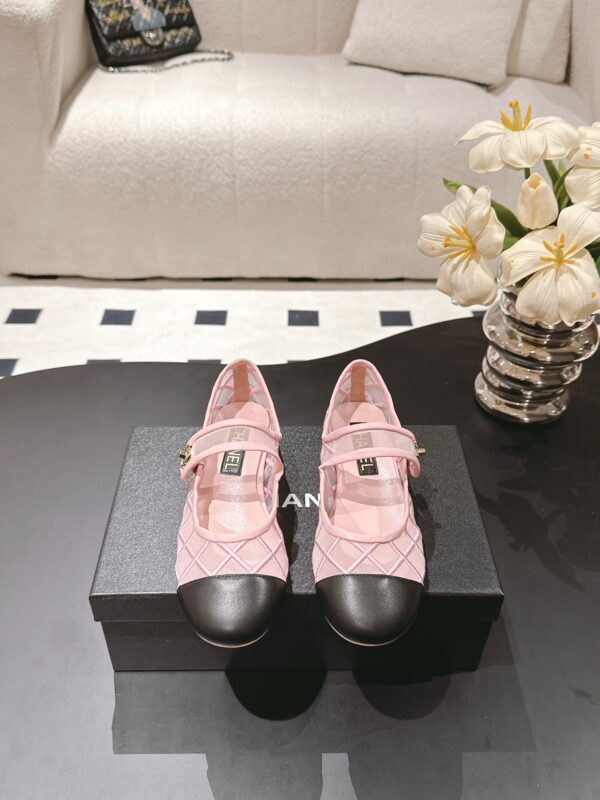 sy_no_A267E62EBC32499E2628BC1D981A8780_0 Chanel Mary Jane Ballet Flats in Sakura Pink & Black