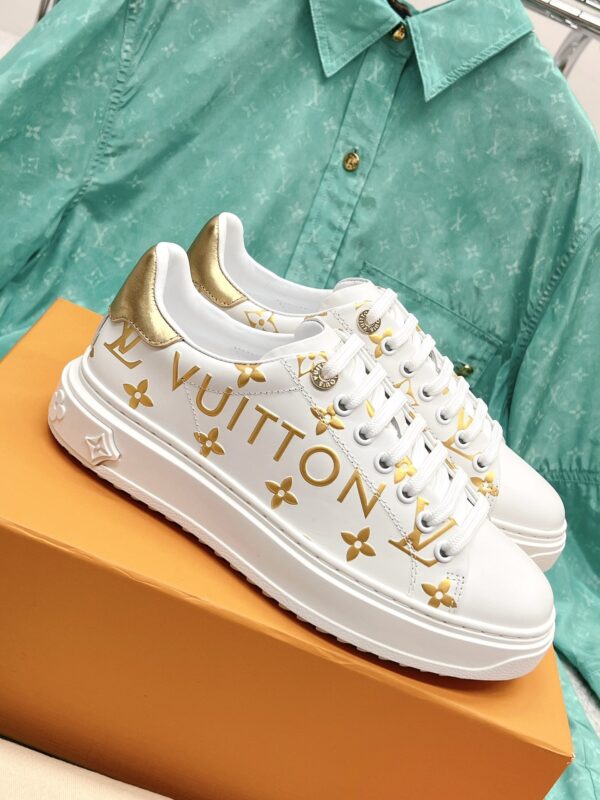 sy_no_A26AA54C5EB37A9398E8F95508F28F23_0 Louis Vuitton Time Out White & Gold Platform Sneakers