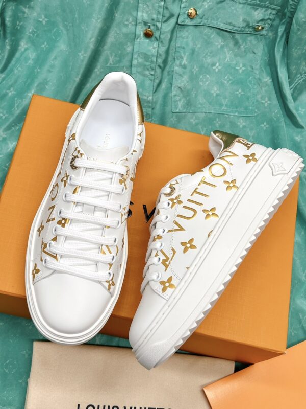 sy_no_A26AA54C5EB37A9398E8F95508F28F23_2 Louis Vuitton Time Out White & Gold Platform Sneakers