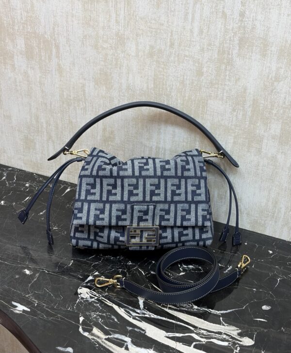 Fendi Baguette Jacquard Shoulder Bag – Classic Design