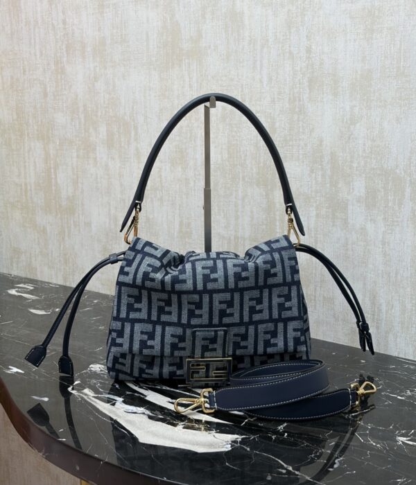 Fendi Baguette Jacquard Shoulder Bag – Classic Design