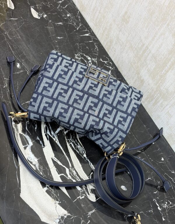 Fendi Baguette Jacquard Shoulder Bag – Classic Design