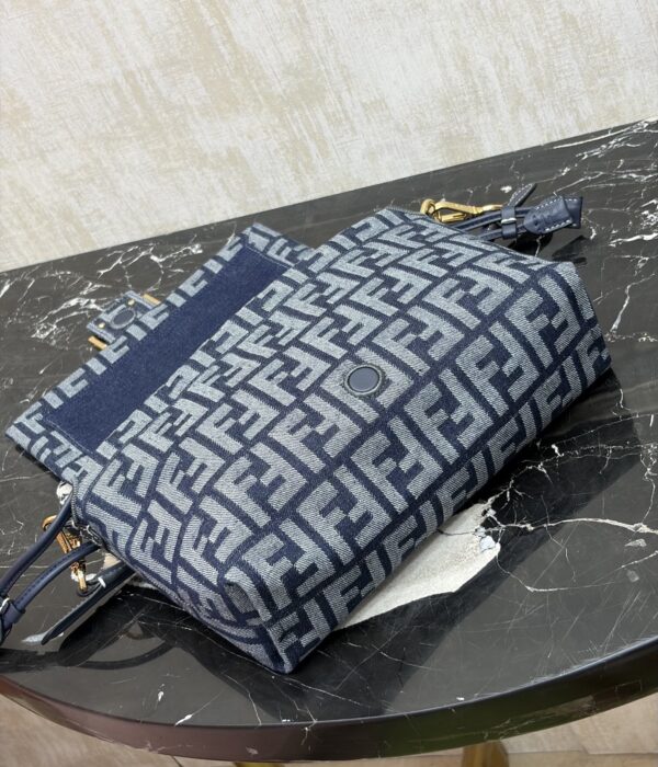 Fendi Baguette Jacquard Shoulder Bag – Classic Design