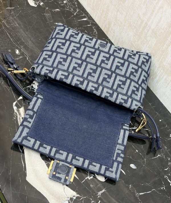 Fendi Baguette Jacquard Shoulder Bag – Classic Design
