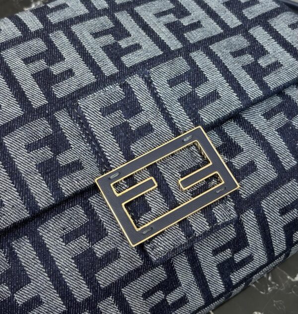 Fendi Baguette Jacquard Shoulder Bag – Classic Design