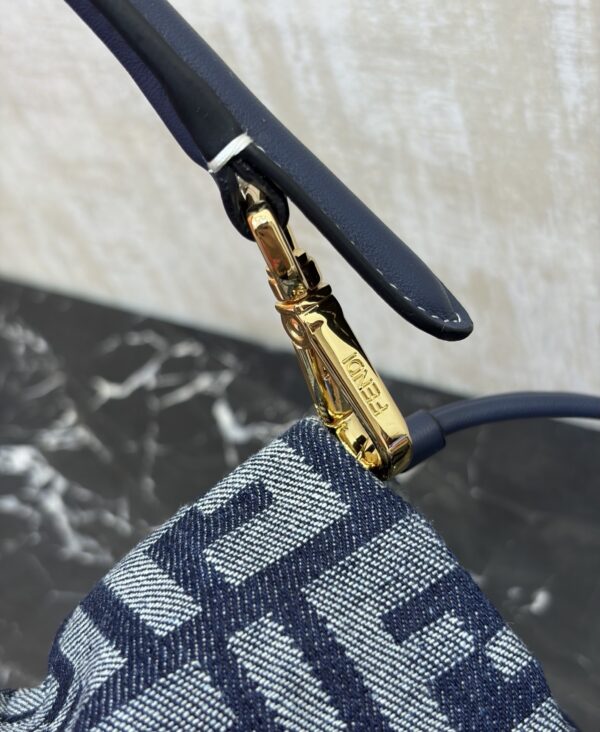 Fendi Baguette Jacquard Shoulder Bag – Classic Design
