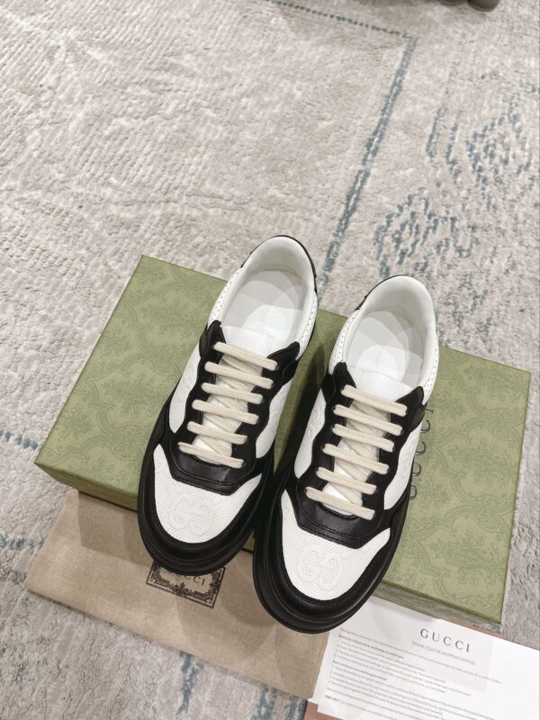 sy_no_A3164D73C8139399F32FC0D77D47DA9C_1 Black & White Embossed Leather Platform Sneakers