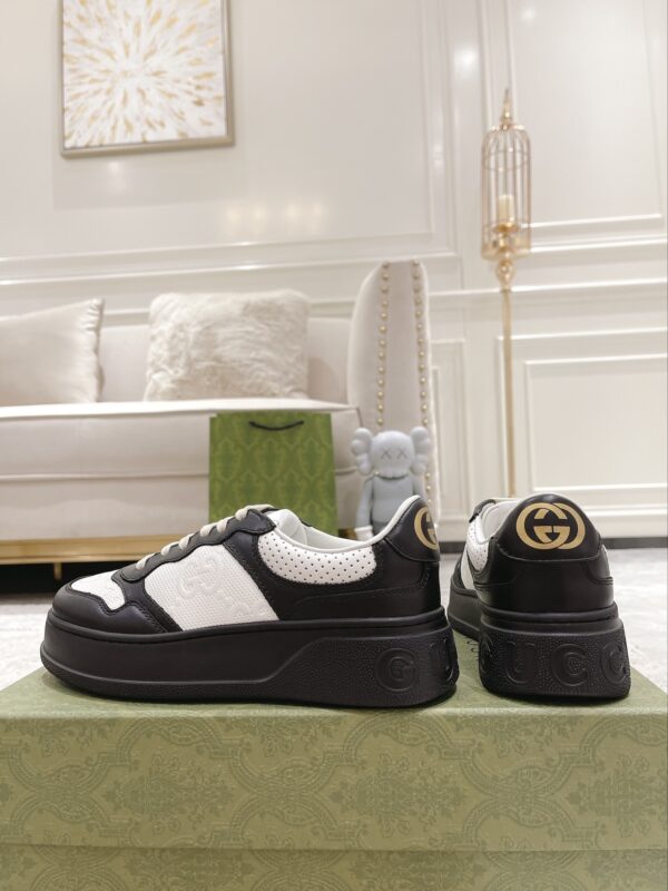 sy_no_A3164D73C8139399F32FC0D77D47DA9C_3 Black & White Embossed Leather Platform Sneakers