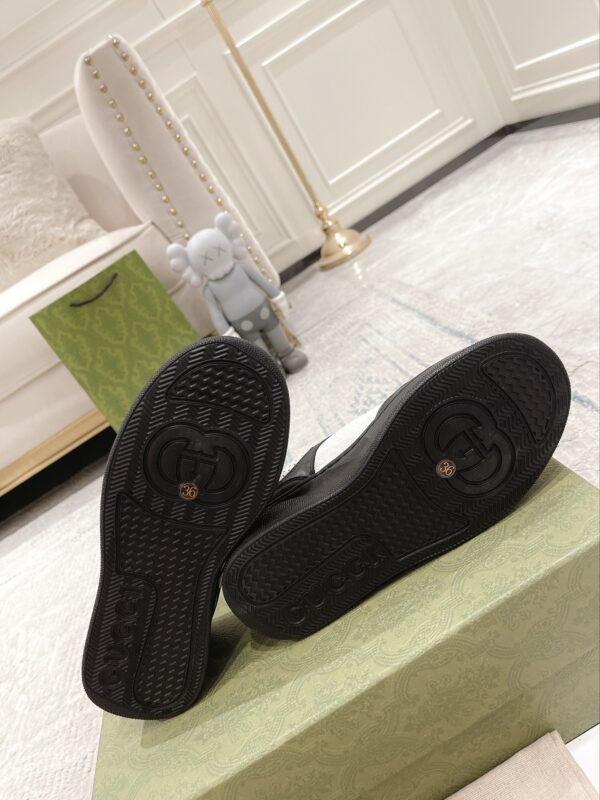 sy_no_A3164D73C8139399F32FC0D77D47DA9C_8 Black & White Embossed Leather Platform Sneakers