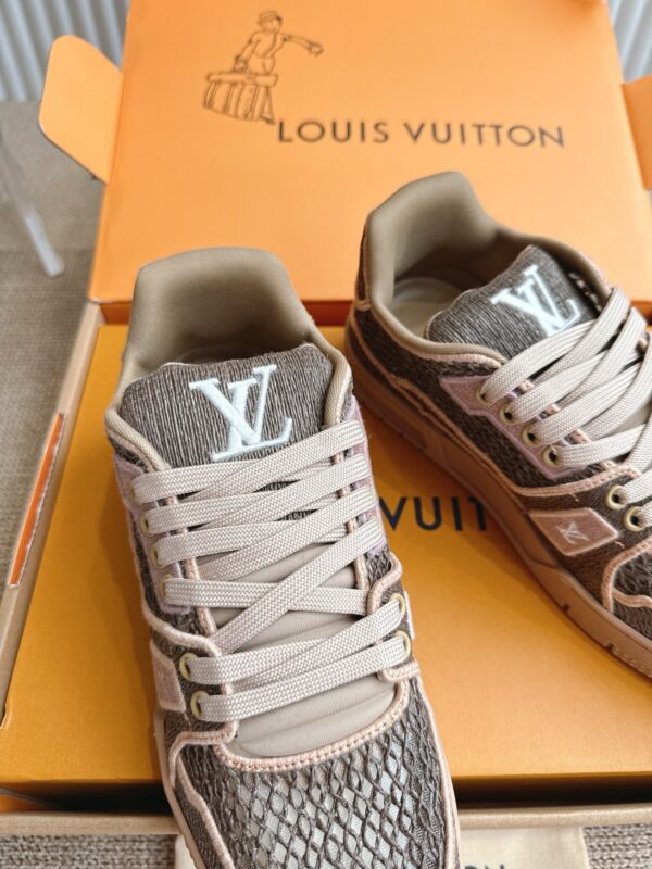 sy_no_A35984662CE77D83F042474B060D3CCA_4 Louis Vuitton LV Trainer Taupe Brown & Snake-Textured Sneakers
