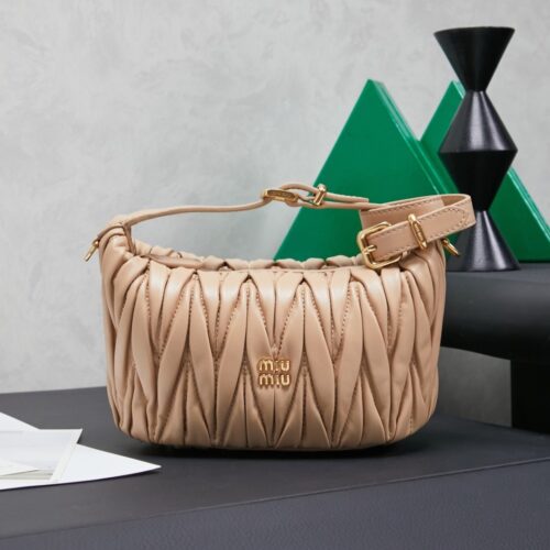 sy_no_A37460D4AA44A60C1B5E7001D4AD1E81_0 Nude Beige Matelassé Wander Mini Handbag