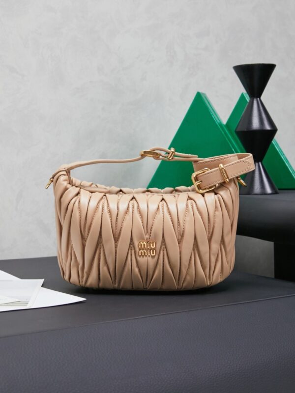 sy_no_A37460D4AA44A60C1B5E7001D4AD1E81_0 Nude Beige Matelassé Wander Mini Handbag