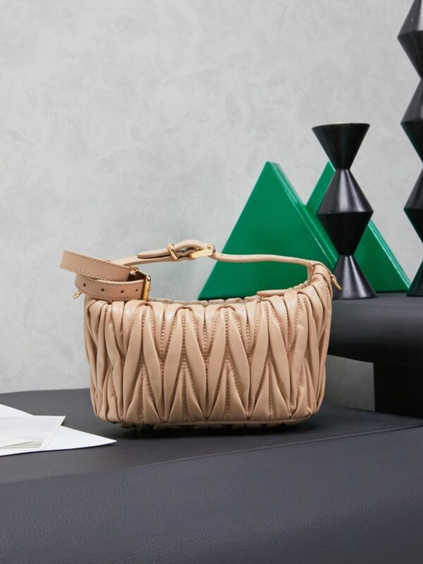 sy_no_A37460D4AA44A60C1B5E7001D4AD1E81_1 Nude Beige Matelassé Wander Mini Handbag