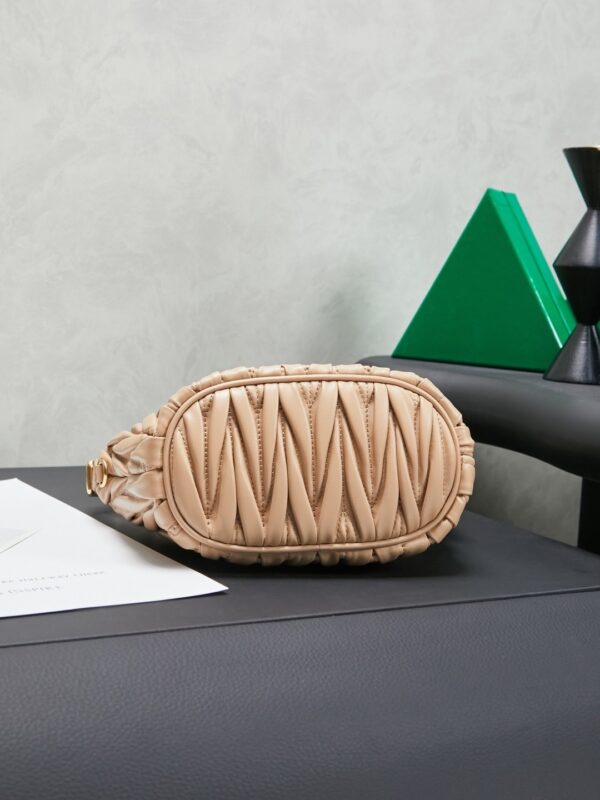 sy_no_A37460D4AA44A60C1B5E7001D4AD1E81_3 Nude Beige Matelassé Wander Mini Handbag