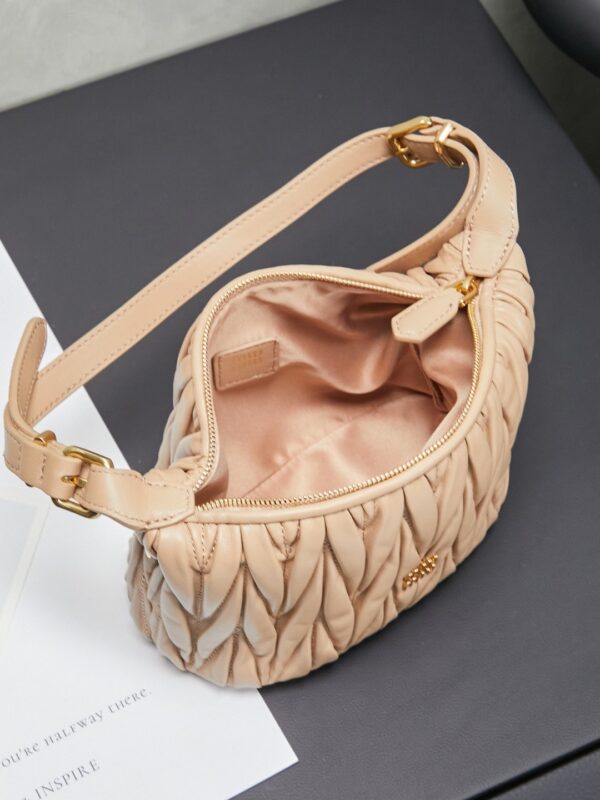 sy_no_A37460D4AA44A60C1B5E7001D4AD1E81_7 Nude Beige Matelassé Wander Mini Handbag