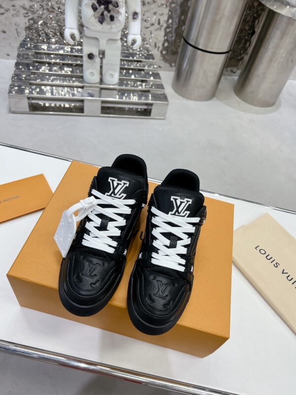 sy_no_A48B2F6DCE6770A93FB13DEC19E91963_1 Louis Vuitton LV Trainer Black & White Contrast Sneakers