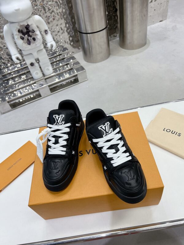 sy_no_A48B2F6DCE6770A93FB13DEC19E91963_2 Louis Vuitton LV Trainer Black & White Contrast Sneakers