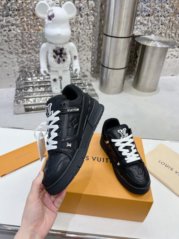 sy_no_A48B2F6DCE6770A93FB13DEC19E91963_3 Louis Vuitton LV Trainer Black & White Contrast Sneakers
