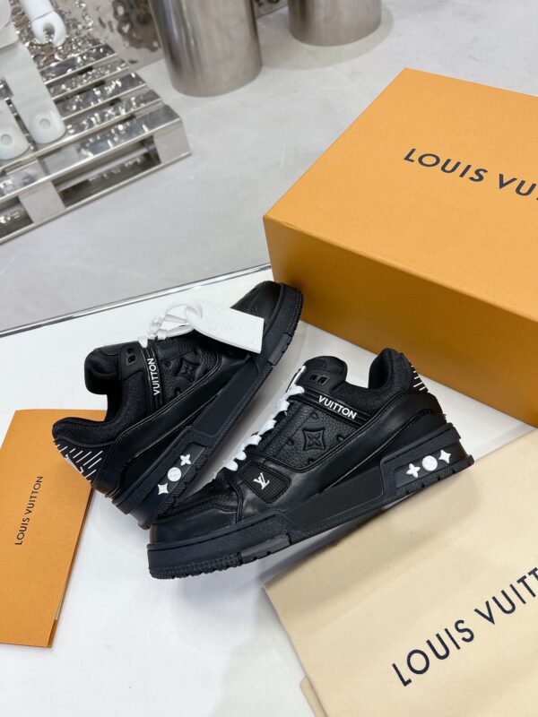 sy_no_A48B2F6DCE6770A93FB13DEC19E91963_4 Louis Vuitton LV Trainer Black & White Contrast Sneakers