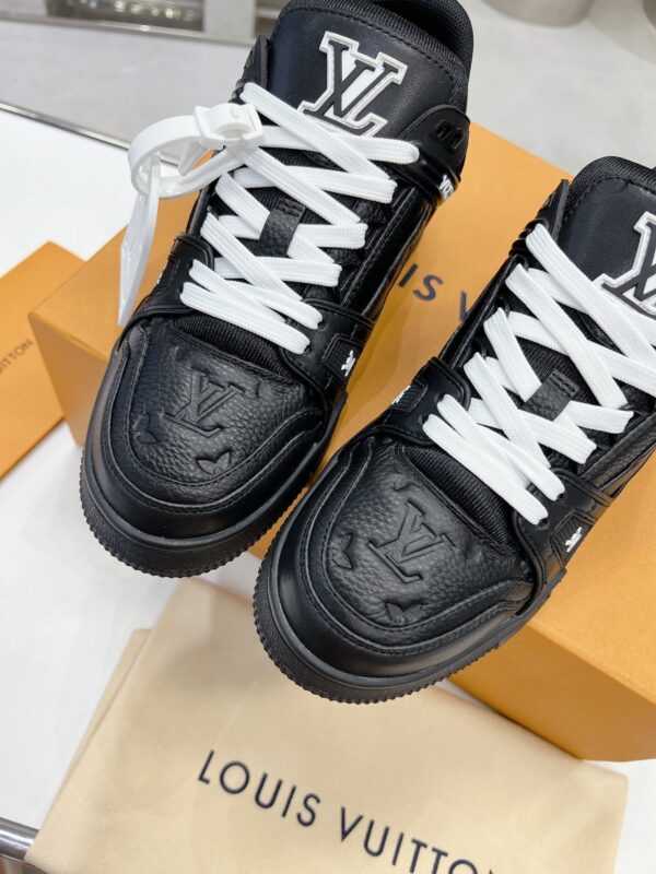 sy_no_A48B2F6DCE6770A93FB13DEC19E91963_5 Louis Vuitton LV Trainer Black & White Contrast Sneakers