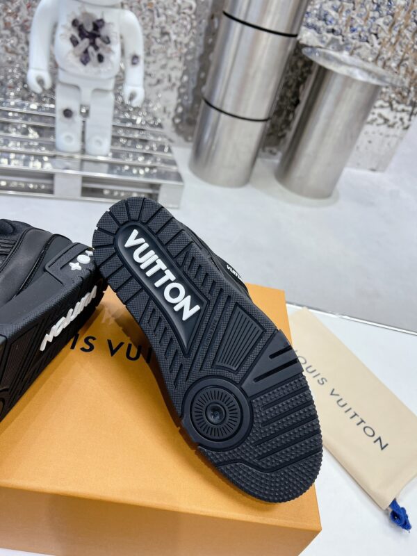 sy_no_A48B2F6DCE6770A93FB13DEC19E91963_8 Louis Vuitton LV Trainer Black & White Contrast Sneakers