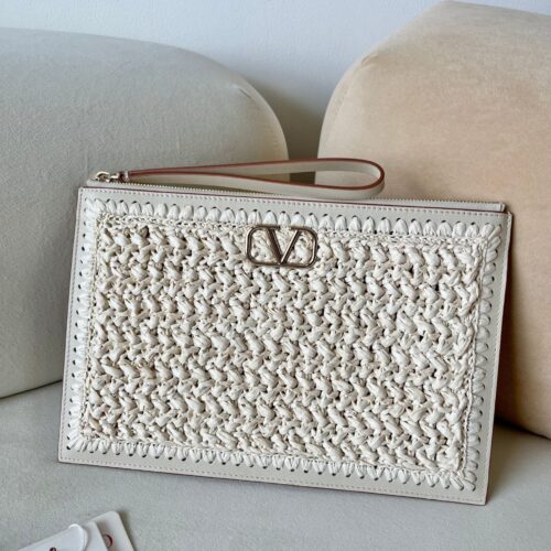 sy_no_A51258528FD1CE060890DDA755BDDEB2_0 Valentino Women's Raffia Clutch Bag
