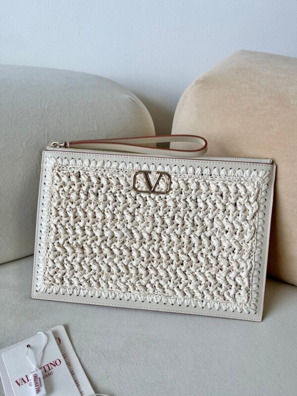 sy_no_A51258528FD1CE060890DDA755BDDEB2_0 Valentino Women's Raffia Clutch Bag