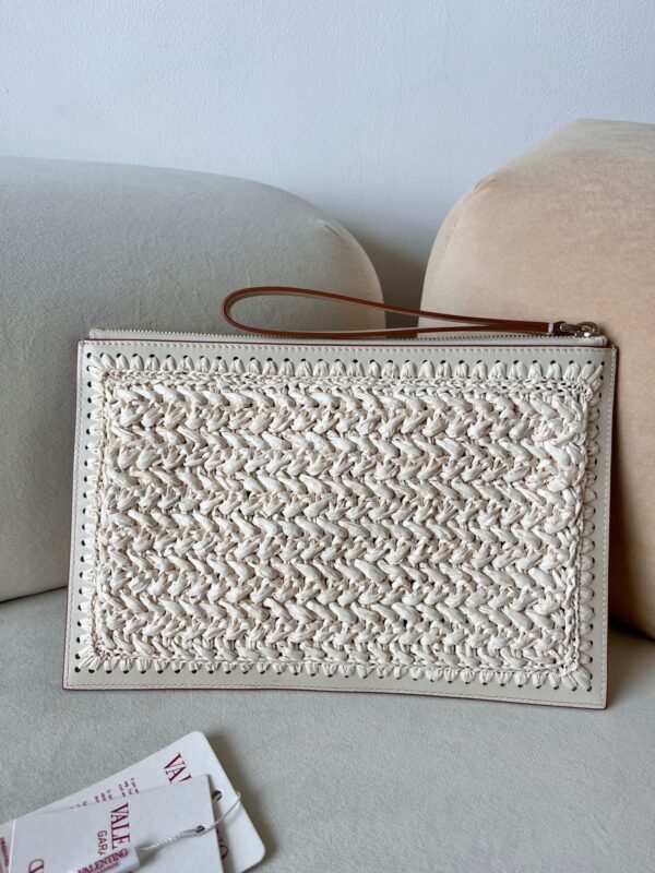 sy_no_A51258528FD1CE060890DDA755BDDEB2_1 Valentino Women's Raffia Clutch Bag
