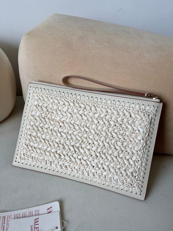 sy_no_A51258528FD1CE060890DDA755BDDEB2_2 Valentino Women's Raffia Clutch Bag