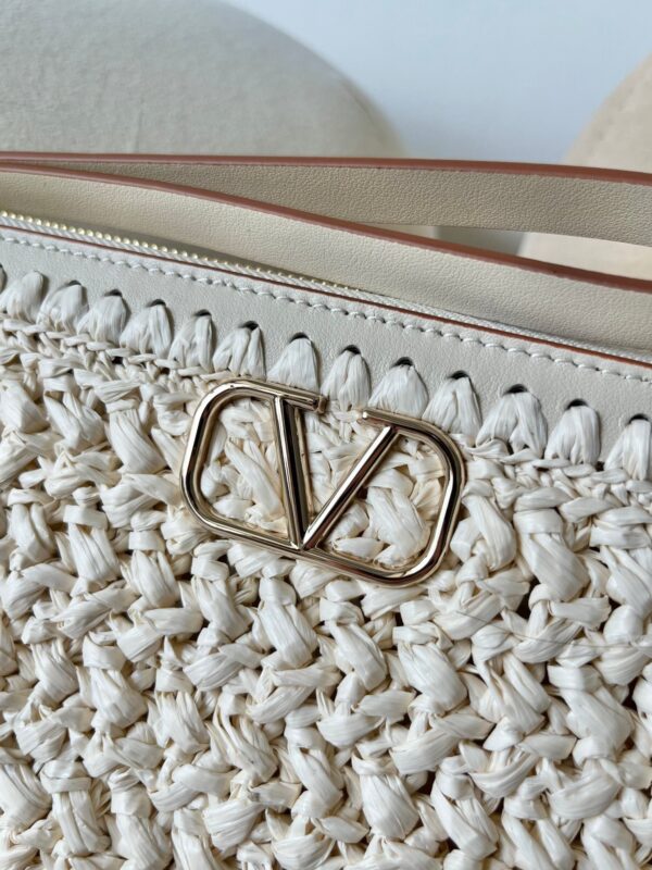 sy_no_A51258528FD1CE060890DDA755BDDEB2_3 Valentino Women's Raffia Clutch Bag