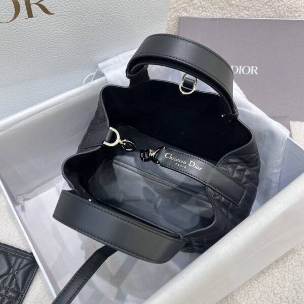 sy_no_A54E6413E8FBA50AA378AA8DEBCCD4AA_7 Toujours Small Bag – Black